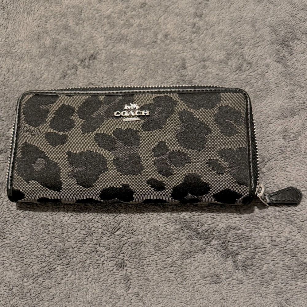 Coach According Zip Wallet